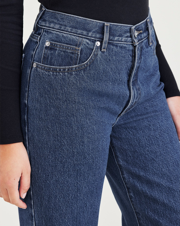 Women's Relaxed Fit Mid-Rise Jeans